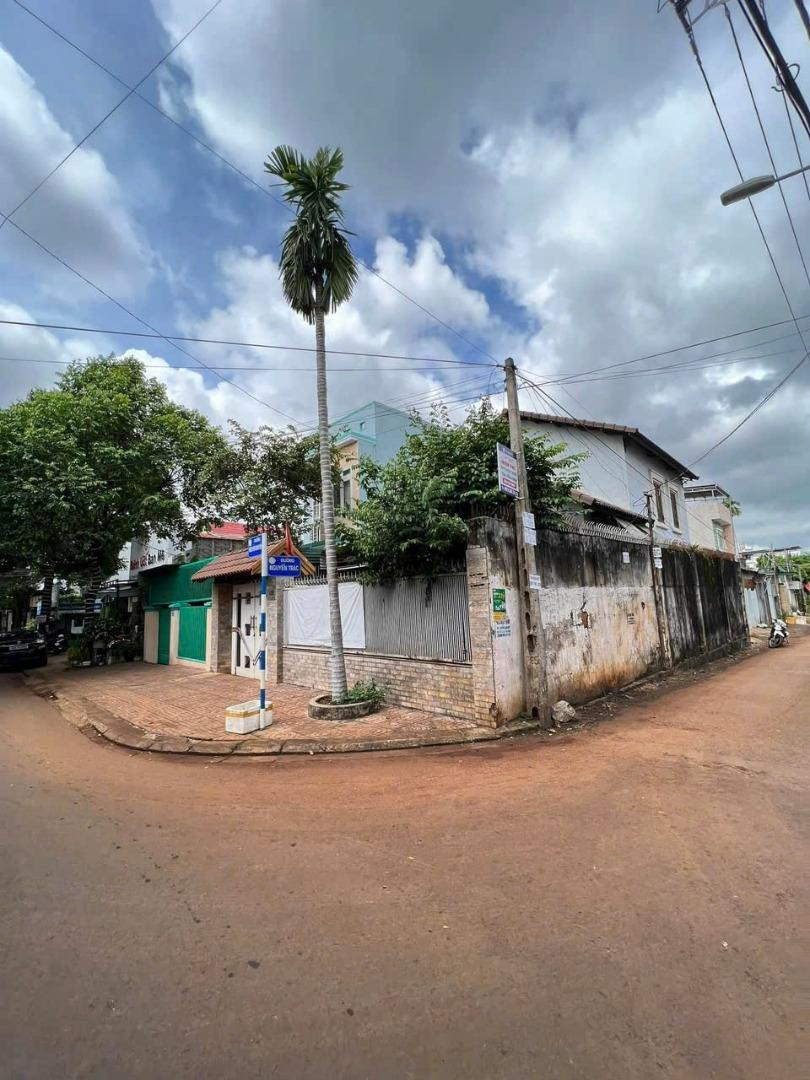 Nhà 2 mặt tiền Kinh Doanh Nguyễn Khuyến, phường Tân Lợi, TP BMT
