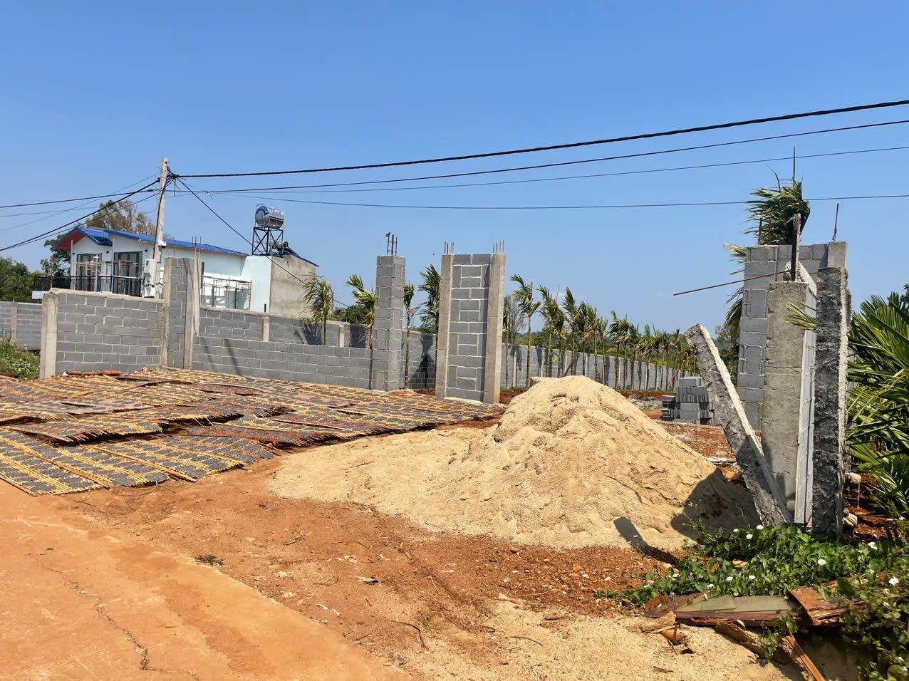 CẦN BÁN LÔ ĐẤT SÀO THÔN 6 CƯEBUR DIỆN TICH :1001,9 M ,ĐÃ XÂY TƯỜNG XUNG QUANH NAY THUỘC PHƯỜNG BUÔN MA THUỘT
