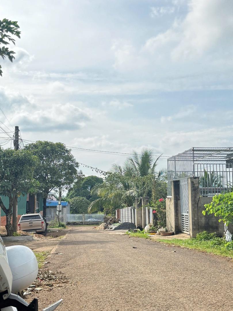 Y WANG HẺM C1 ĐƯỜNG NHỰA